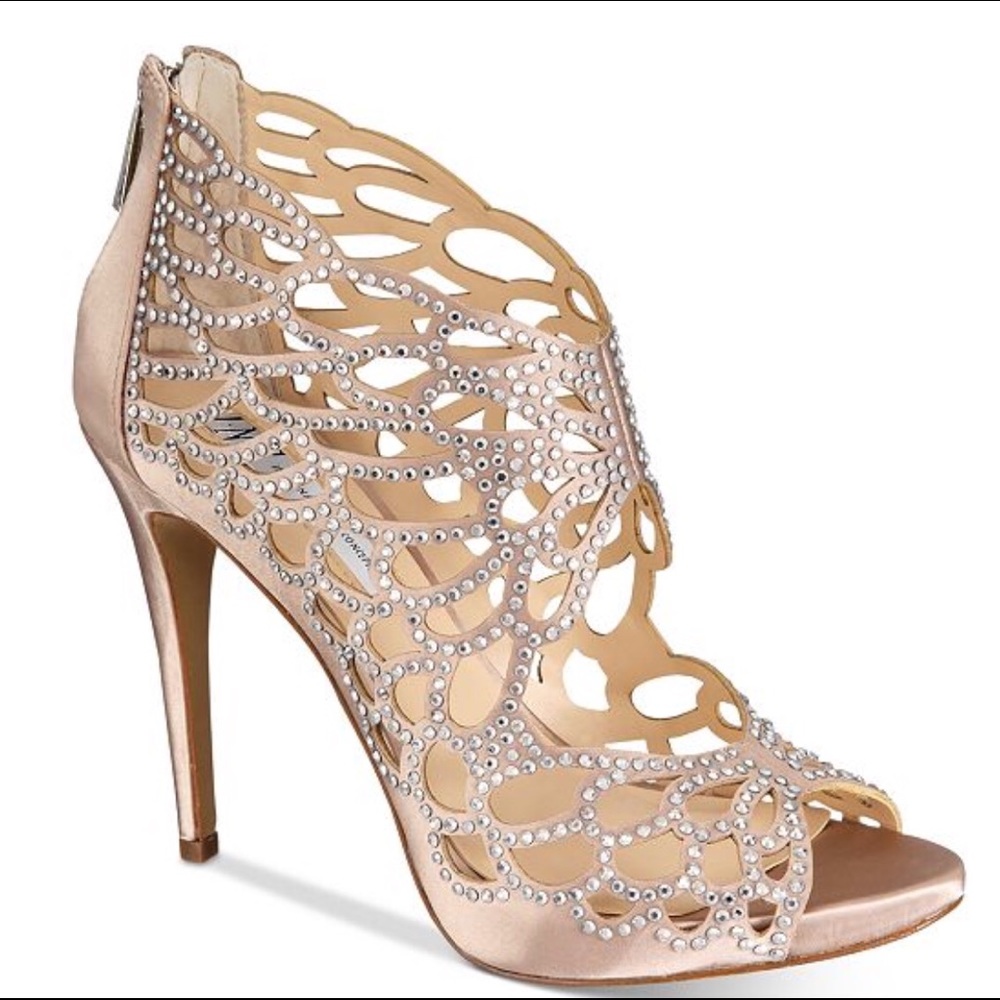 NWT princess shoes. Never worn sz 6.5